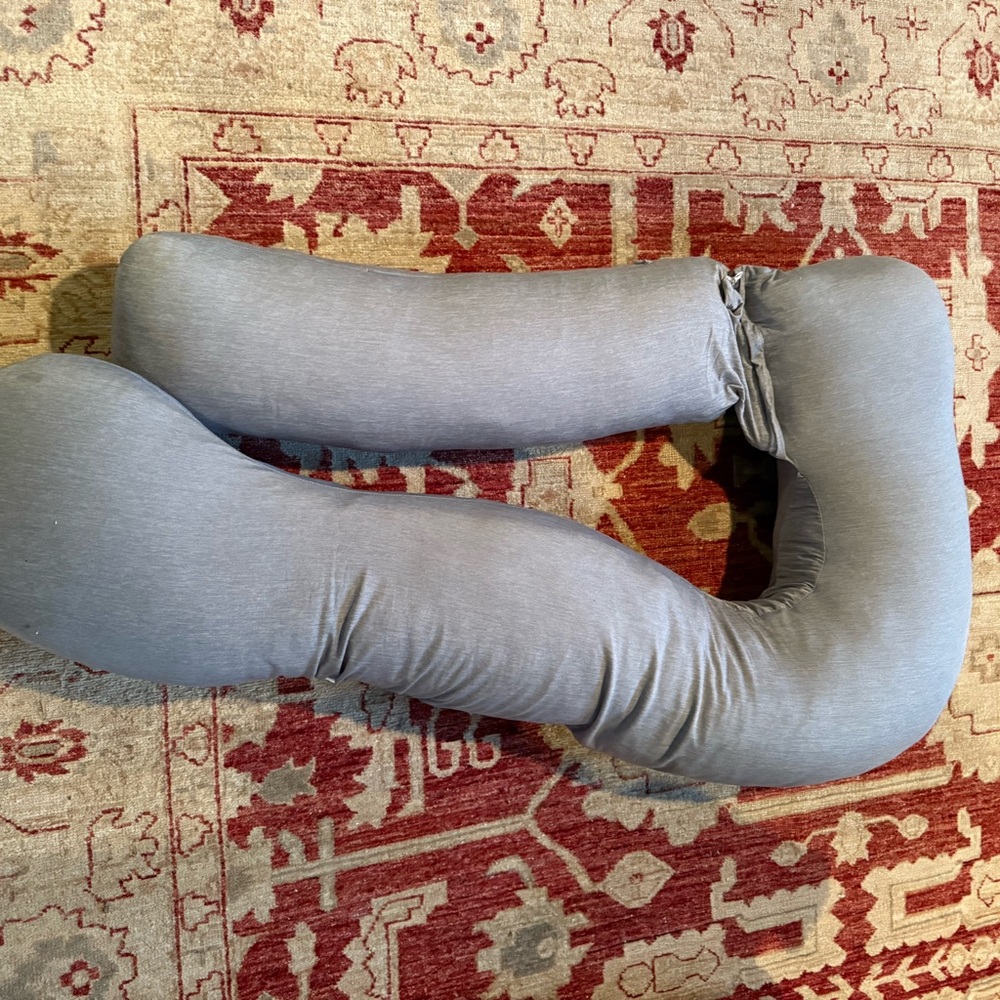 U-shaped full-body maternity or pregnancy pillow